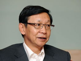 从不当练习生到体育明星：刘骏的蜕变之路